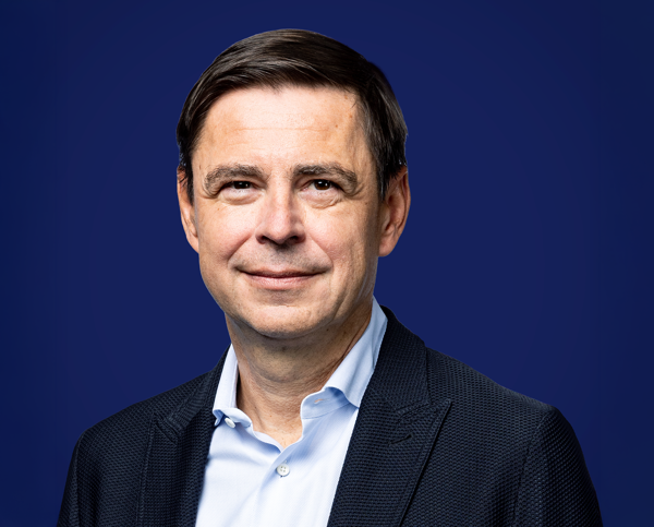 Stefan Bomhard V2